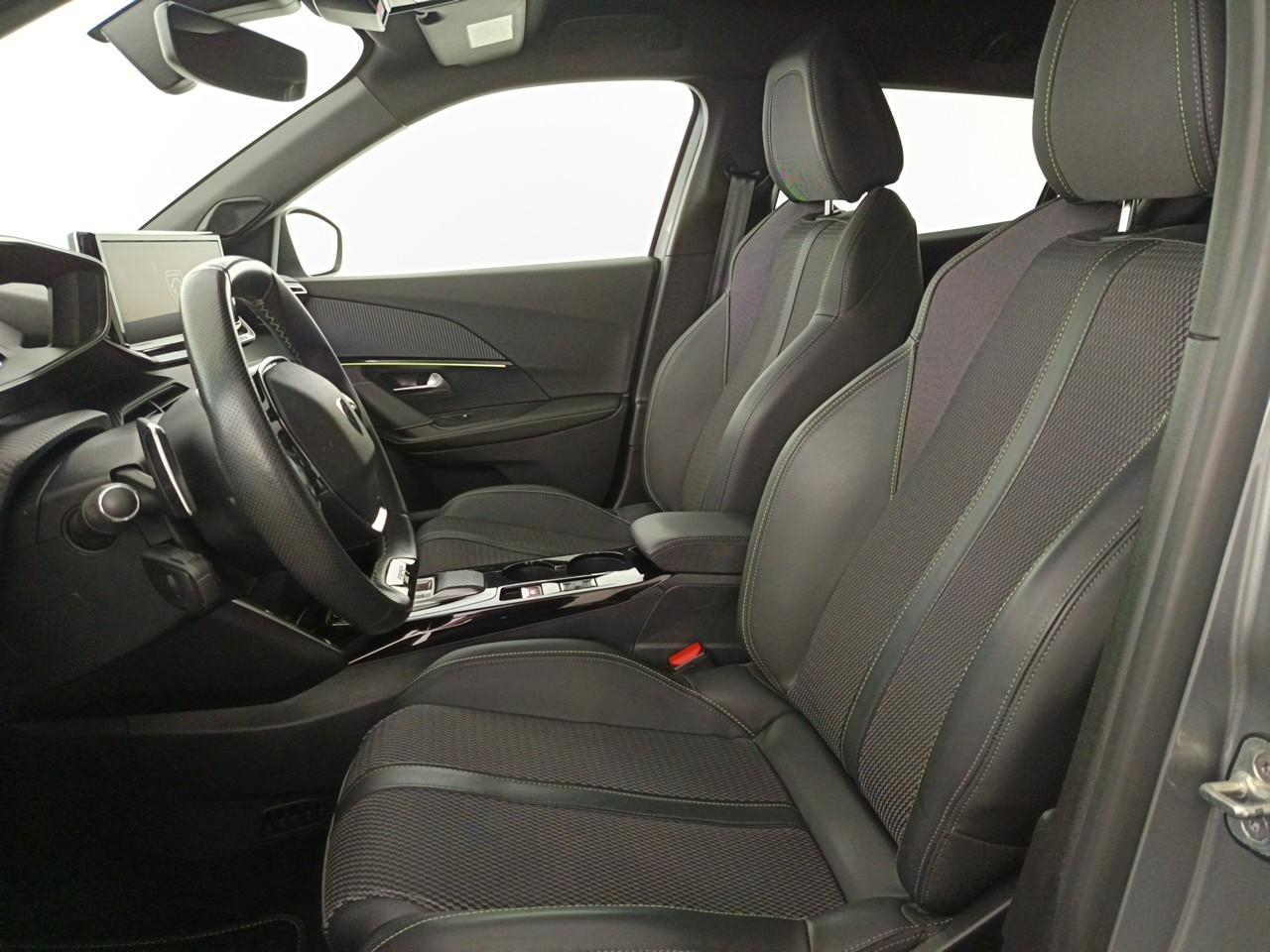 Peugeot 2008 hybrid 136 e-dcs6 gt — photo 9