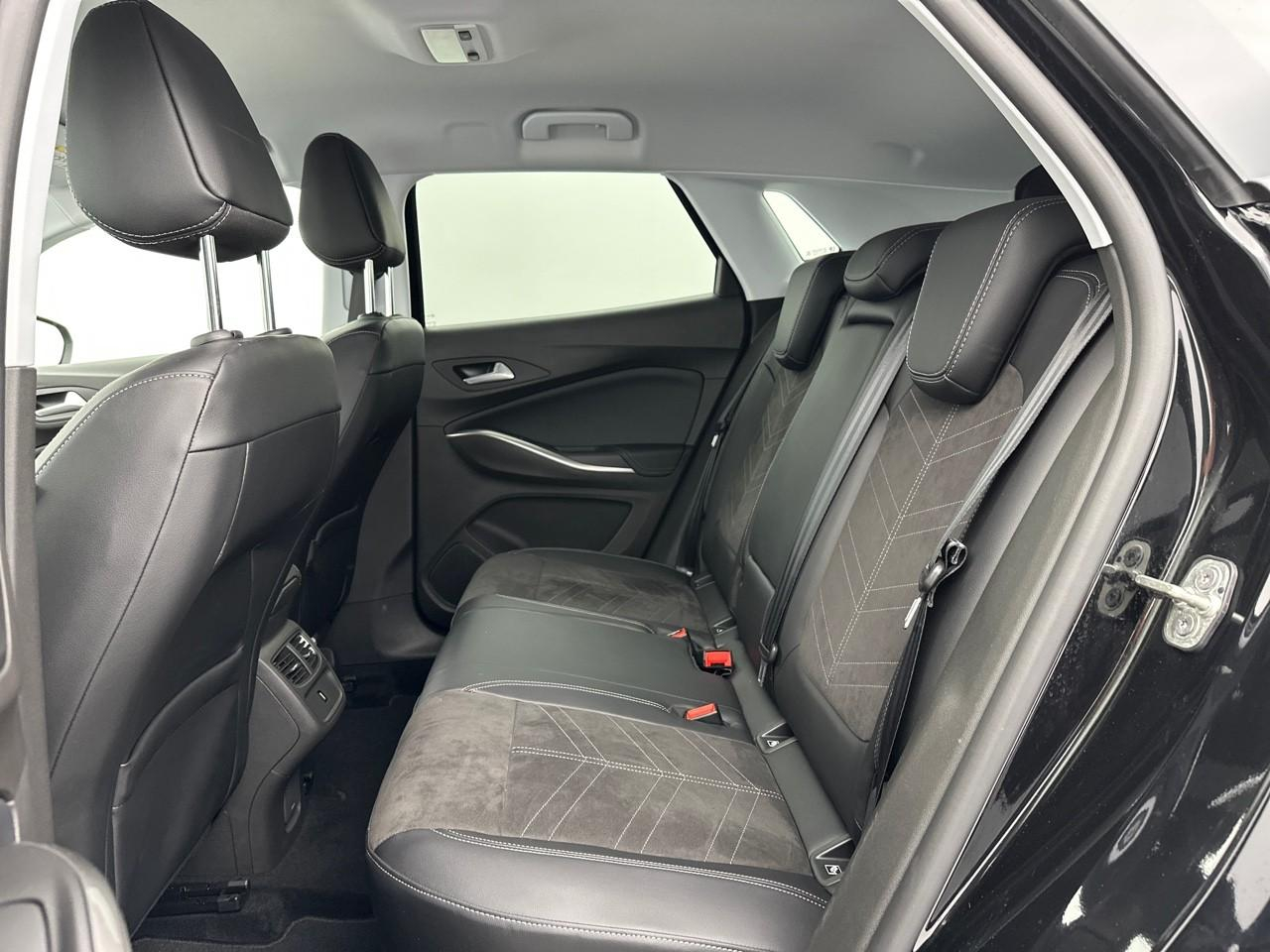 Opel Grandland 1.2 turbo 130 ch bva8 ultimate — photo 12
