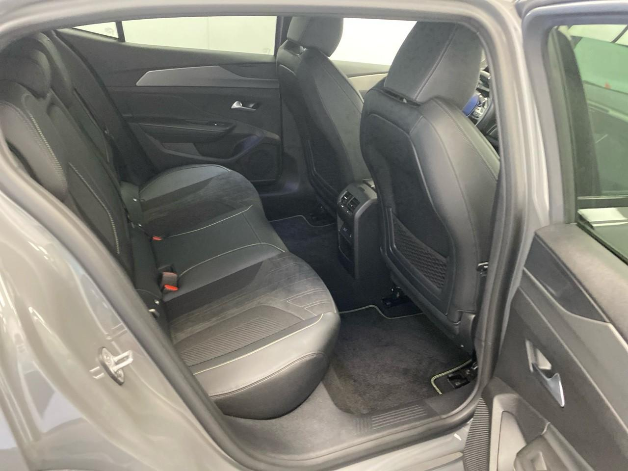 Peugeot 408 hybrid 136 e-dcs6 gt — photo 24