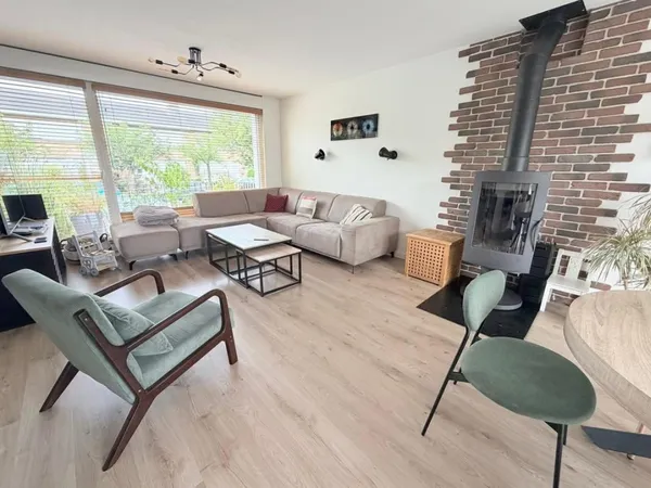Maison mitoyenne - 3 chambres - Sous-sol complet - Jardin - Double stationnement