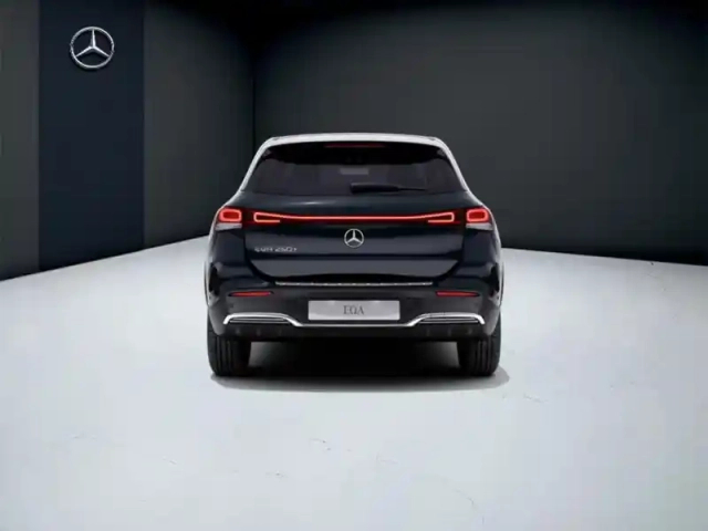 Mercedes Eqa 250+ amg line — photo 4