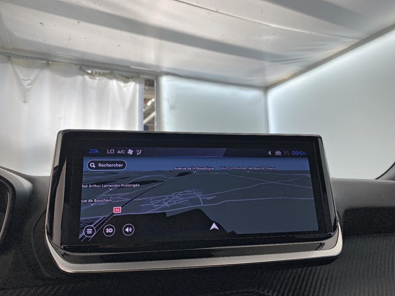 Peugeot 2008 hybrid 145 ch e-dcs6 allure — photo 14