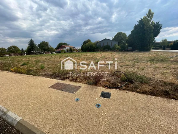 Terrain constructible 680 m² borné et viabilisé - À 10 min de Mer