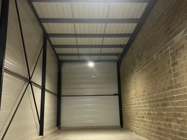 Entrepôt - garage - stockage