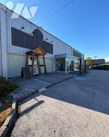 Local d'activités 975 m²