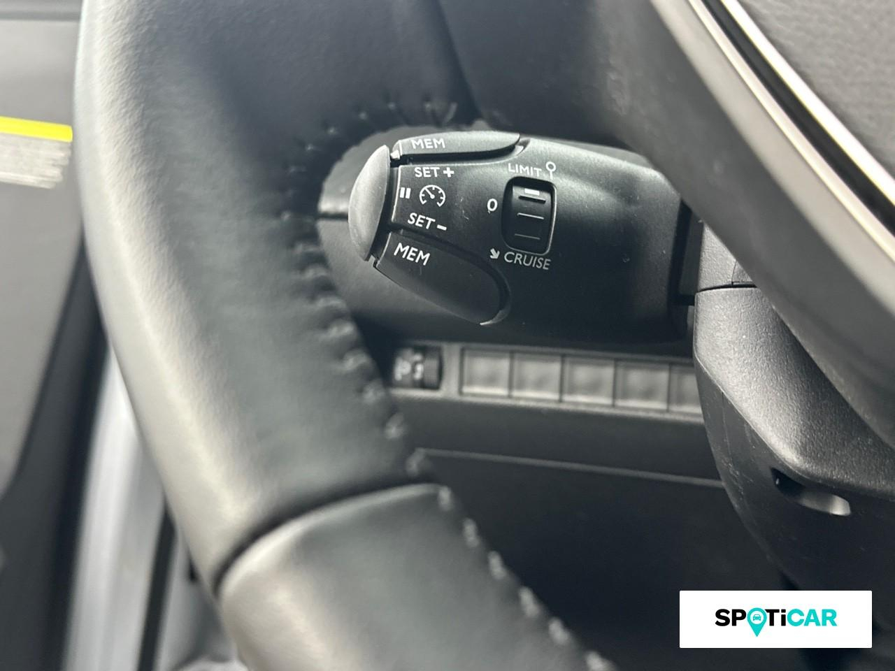 Peugeot 2008 1.2 puretech 100ch s&s allure — photo 18