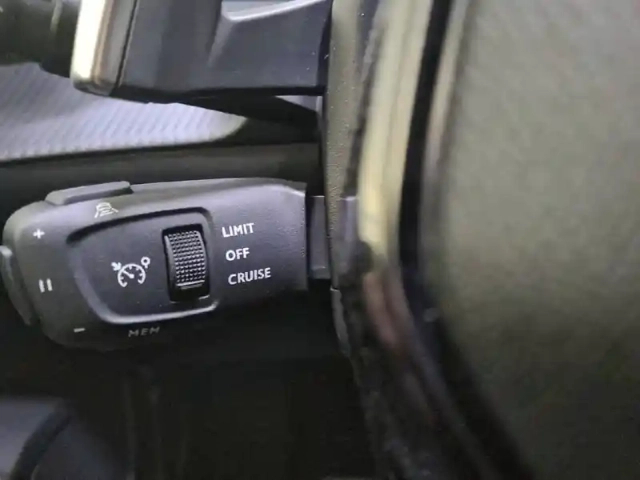 Peugeot 2008 hybrid 145 e-dcs6 — photo 52