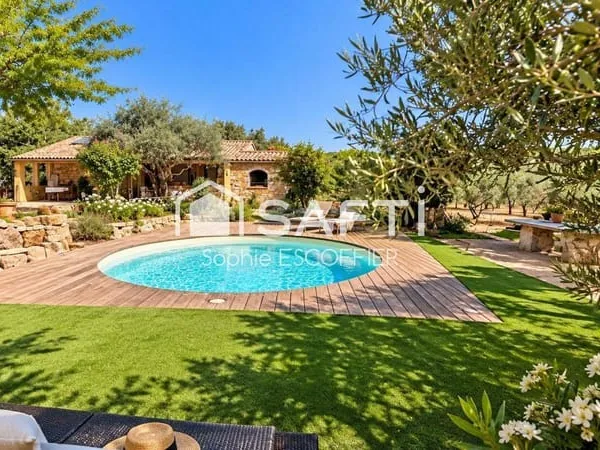 Mas provençal 4 pièces 87 m²