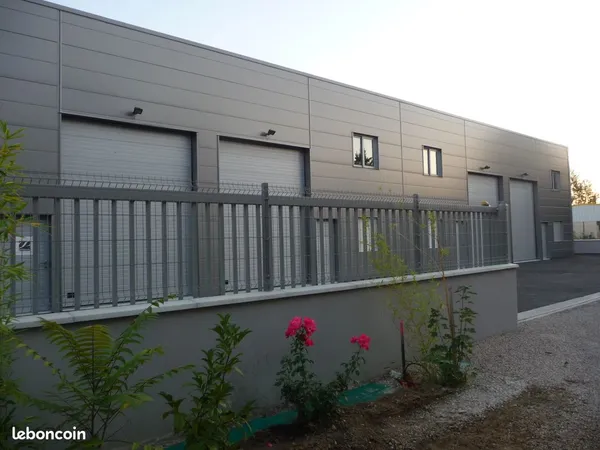 Local d’activité et entrepôt Location Beynost 127m² 970€