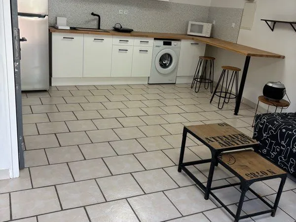 Studio avec cou, parking, très calme