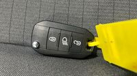 Peugeot 2008 1.2 PureTech 130ch S&S Allure Pack EAT8 — photo 16