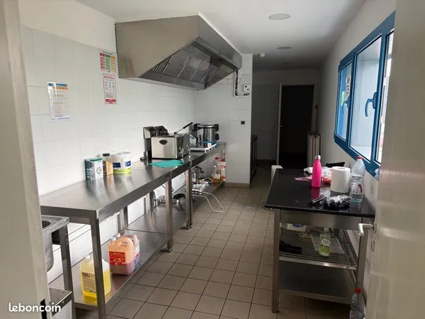 À céder dark kitchen entièrement aménagée et opérationnelle, idéale pour activité 100 % livraison / 