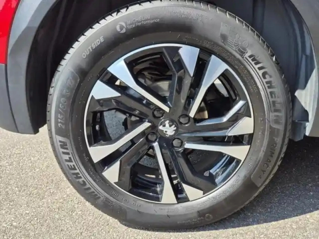 Peugeot 2008 e- 136ch allure pack — photo 6