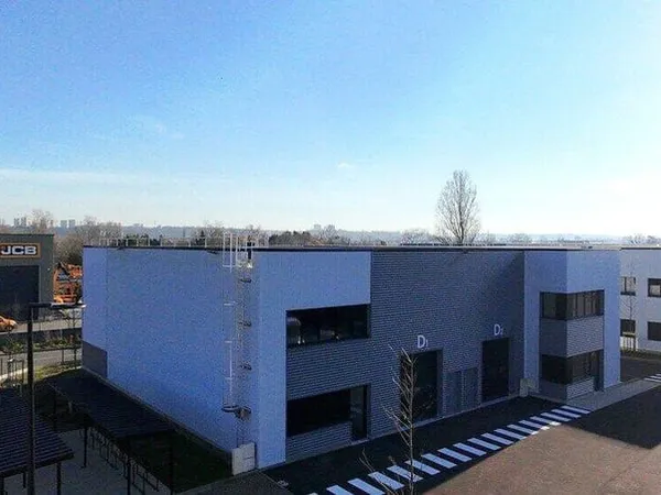 Local d'activité 323 m²