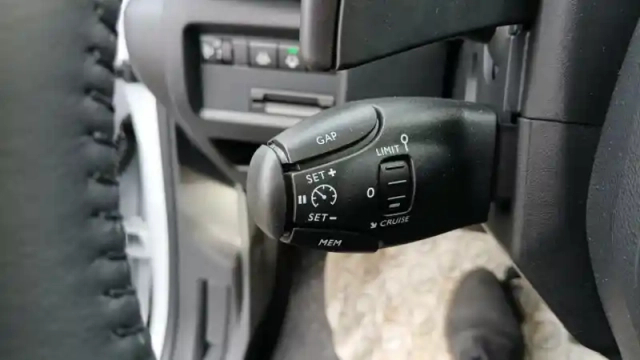Citroën C5 Aircross hybride rechargeable 225 e-eat8 — photo 49