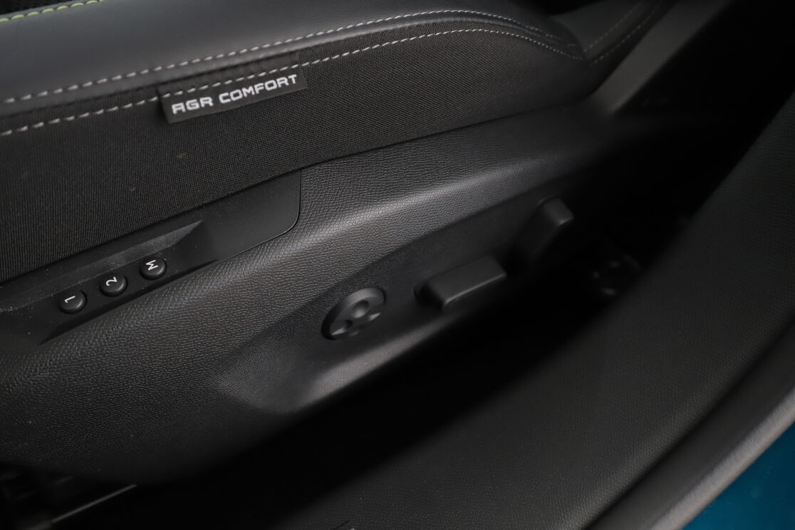 Peugeot 408 1.2 PureTech GT EAT8 — photo 10