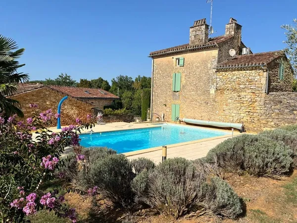 Charmant ensemble de Maisons avec piscine aux portes du lot