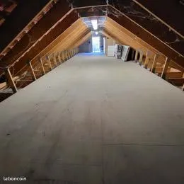 Grand volume de stockage sous charpente à louer - Idéal cartons/matériel non fragile
