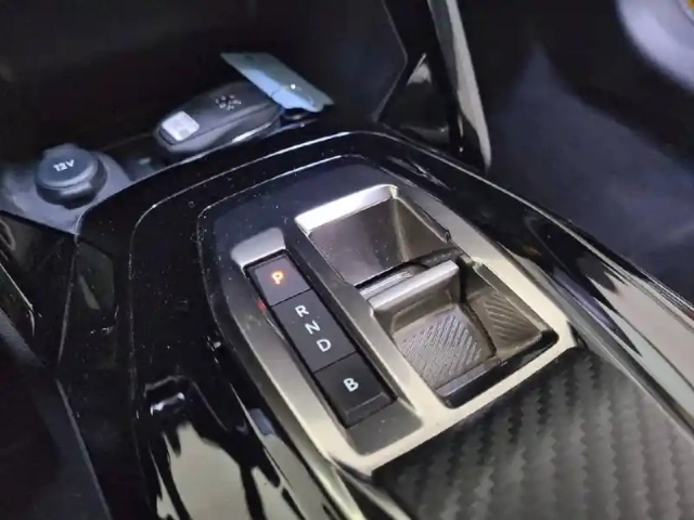 Peugeot 208 electrique 50 kwh 136ch — photo 34
