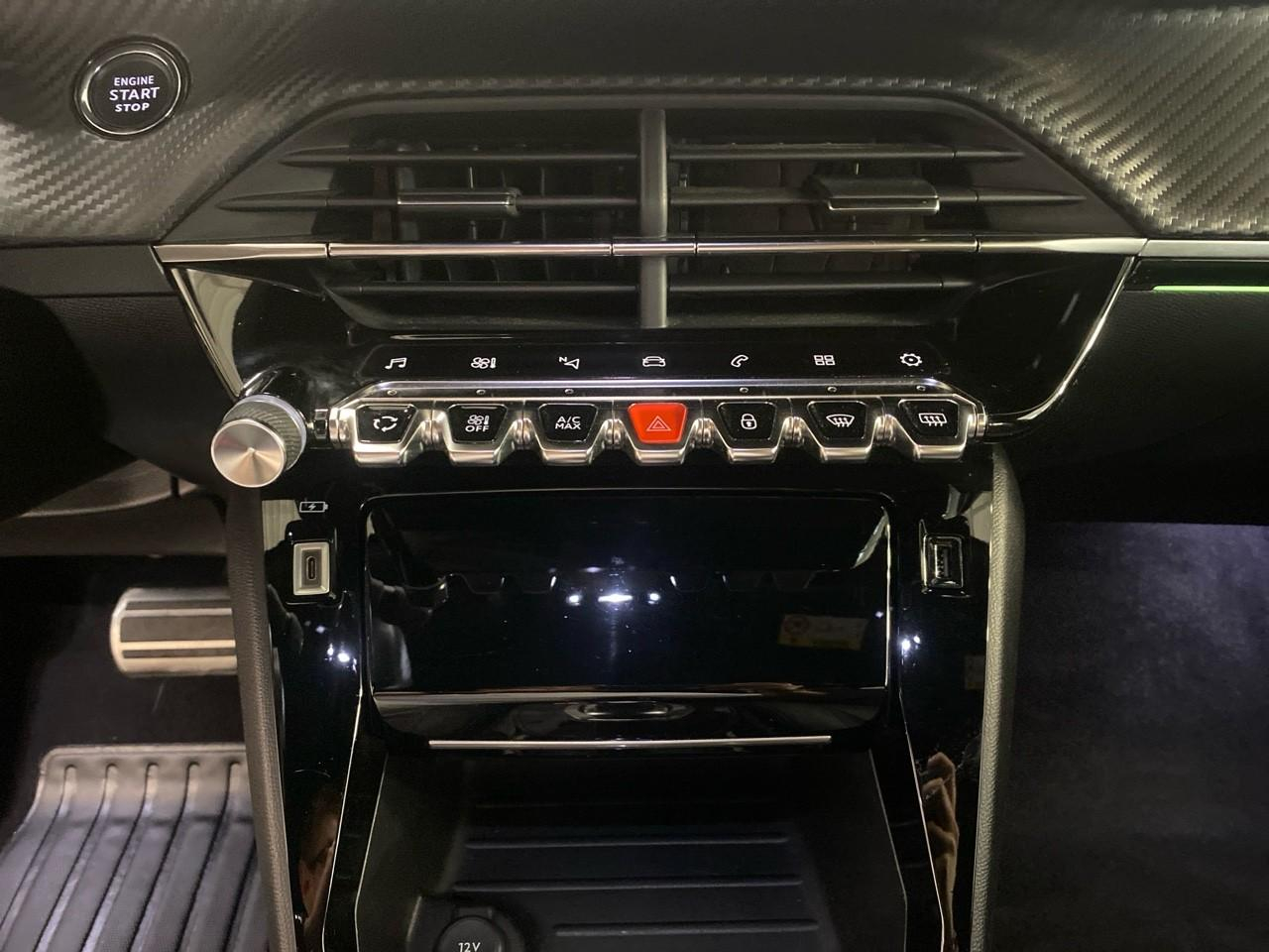 Peugeot 2008 puretech 130 s&s eat8 gt — photo 17