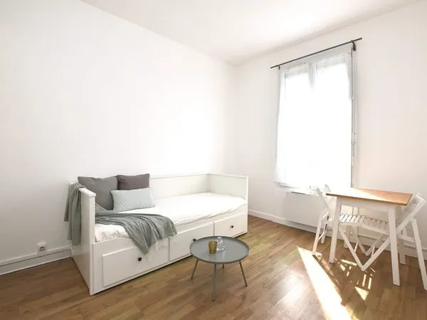 Appartement Une Pièce Avec Beaucoup De Charme Et De Lumière ! :)