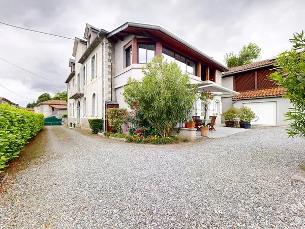 Maison 11 pièces 335 m²