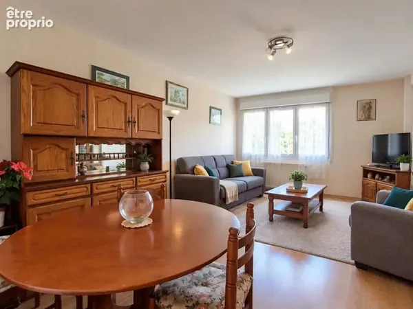 Appartement au rez de chaussé sur St Pierre des Corps proximité immédiate des commerces, Fil Bleu, G