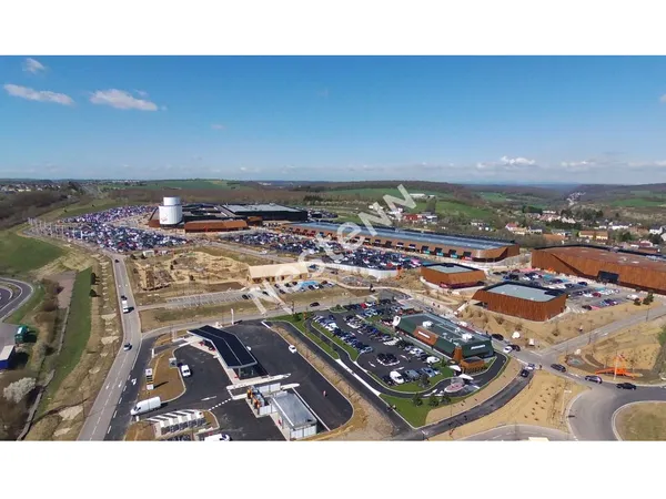 Cellule commerciale 98m²-Centre Commercial B'est