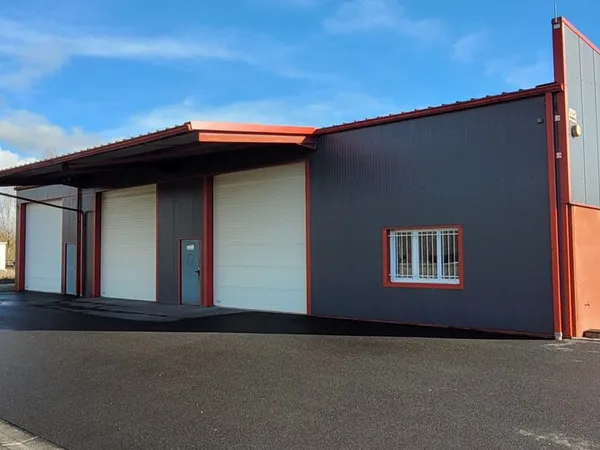 Batiment avec 4 bureaux 400m2