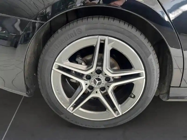 Mercedes Classe A 200 d berline amg line — photo 9