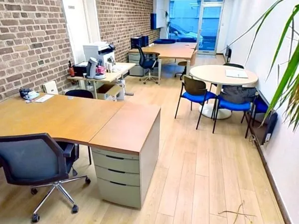 Bureau 60 m²