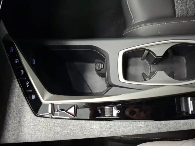 Peugeot 3008 hybrid 145 e-dcs6 — photo 28