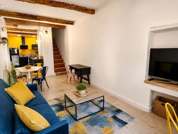 Maison de village, clim, terrasse, balcon, 6 couchages