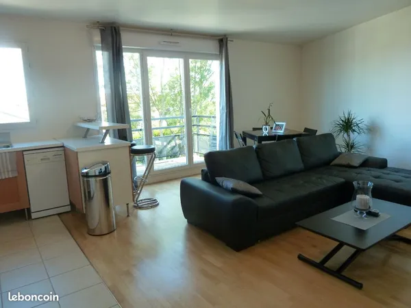 F2 46 m2 au calme et sans vis-à-vis avec terrasse et parking sous-sol