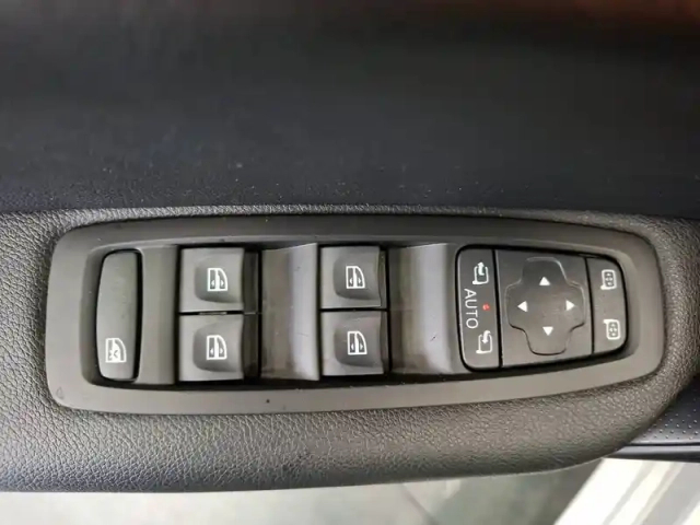 Renault Megane mégane iv berline blue dci 115 edc — photo 23