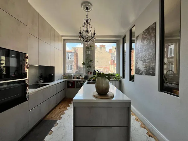 Appartement 8 pièces 252 m²