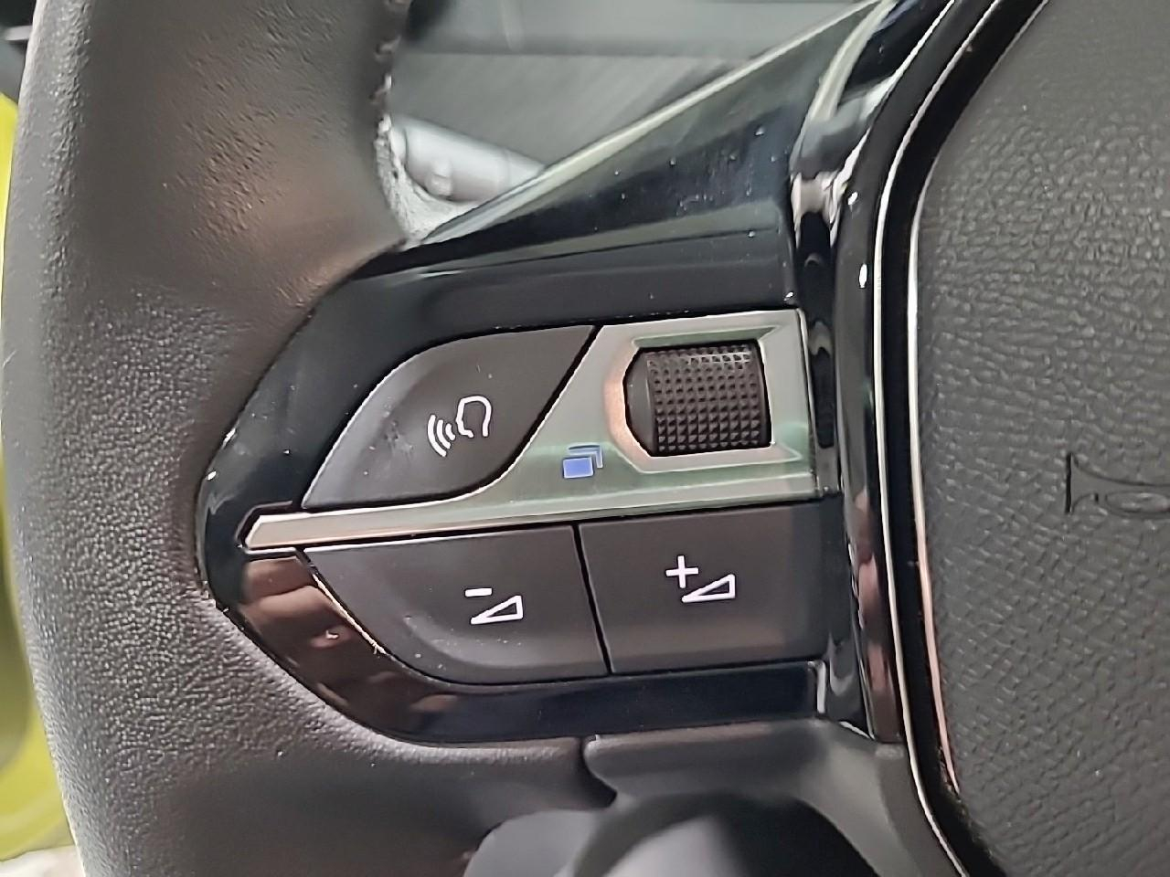 Peugeot 208 — photo 19