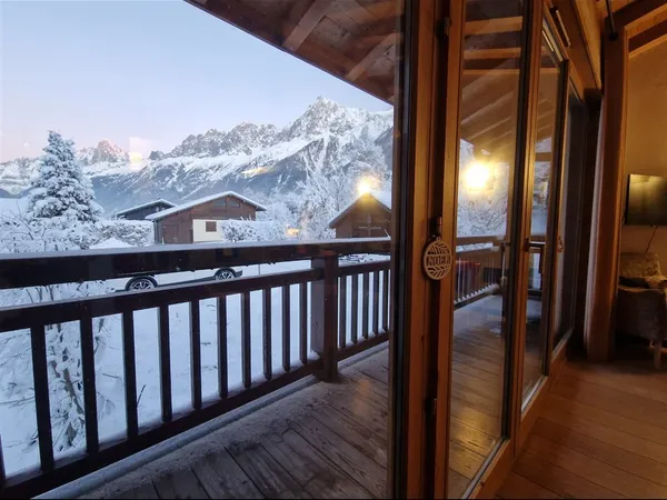 Rare appartement de style chalet avec vue panoramique sur la chaîne du Mont-Blanc