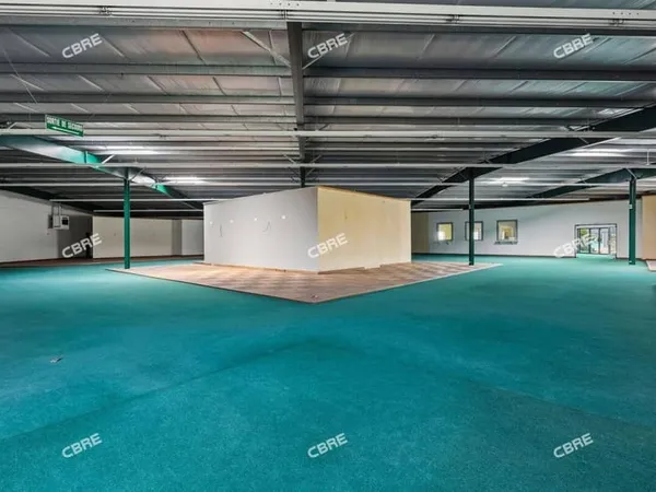 Local d'activité 1615 m²
