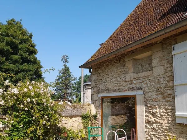 Bâtisse en pierre du 18ème siècle à 36 mn de Paris (DPE D)