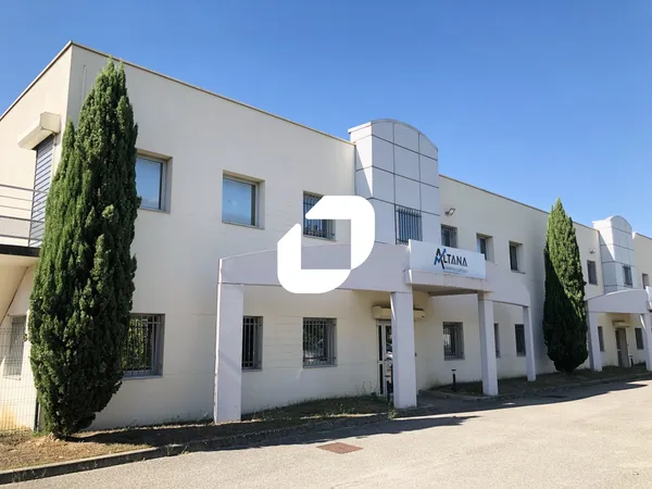 Local professionnel 326 m²