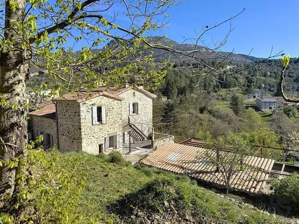Maison 8 pièces 261 m²