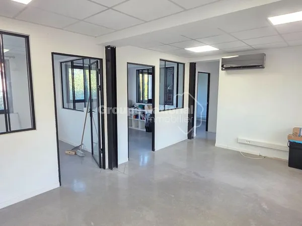 Bureaux 232 m² BAGNOLS SUR CEZE
