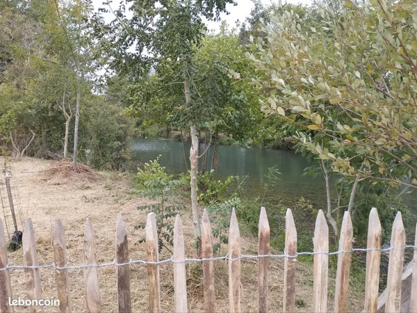Terrain de peche loisir détente 1500 M2 15 mètres de berge