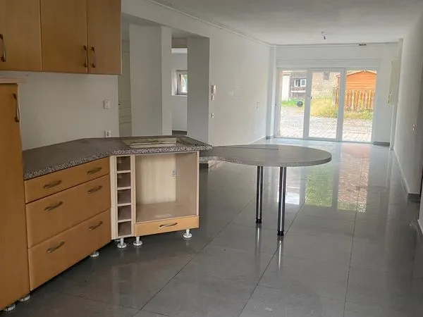 Location F3 de plain-pied avec terrasse et parking privé