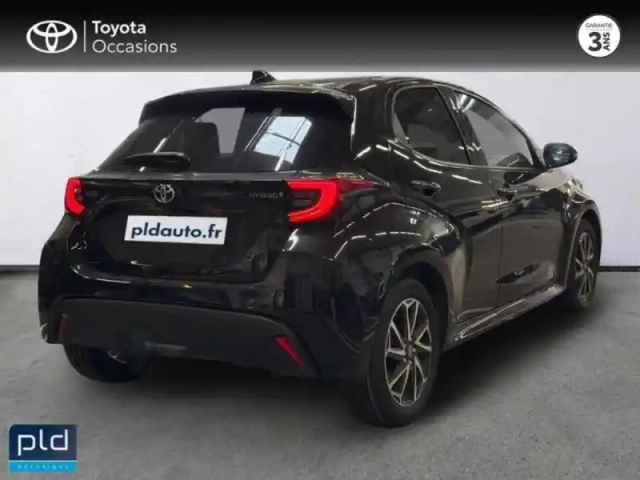 Toyota Yaris 116h design 5p mc24 — photo 2