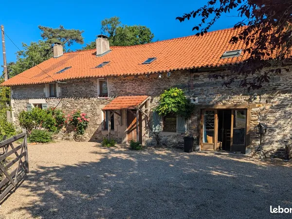 Belle longère en plein campagne, 6,5 hectares; idéal gîtes / maraichage / autonomie