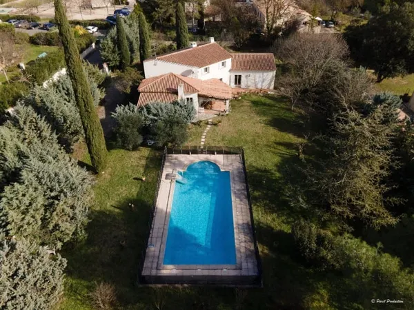 Villa 8 pièces 236 m²