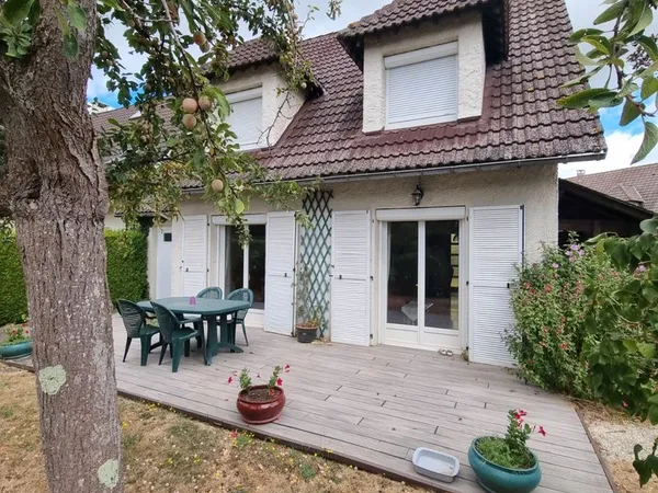 Maison de 102 M2 4 chambres dans une résidence très calme
