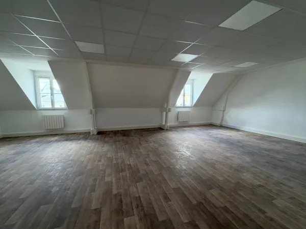 Bureau ou Appartement selon Projet. Potentiel avec ascenceur